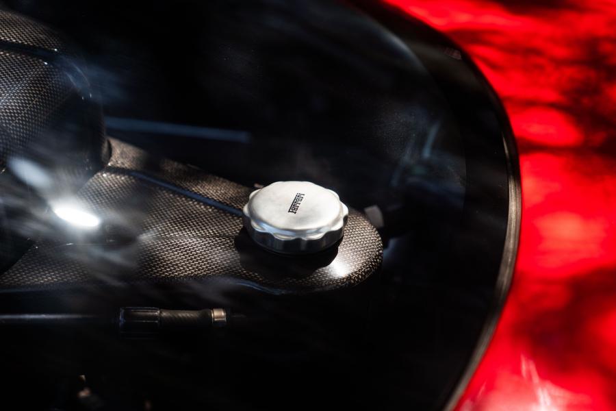 Детали интерьера Ferrari Enzo 2003 года  (фото 74 из 92)